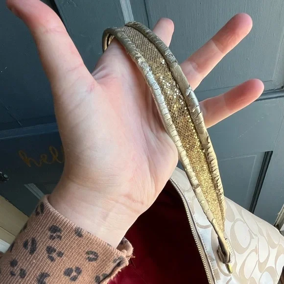 Coach Poppy Daisy Signature Applique Glam Tote -REHAB PIECE - Picture 11 of 11